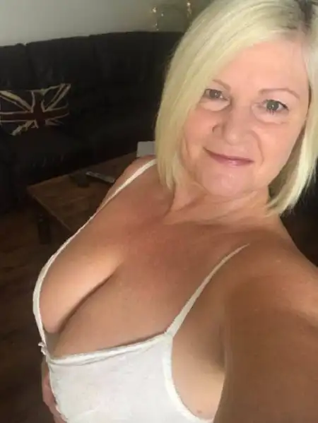 🔵💥⎞💙⎛ Unsatisfied Divorced Mom 👉💥 looking for B-j Fun*Totally Free⎞💙⎛💥🔵