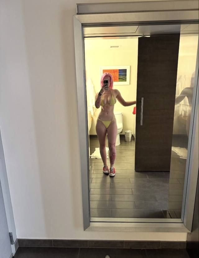 Hi 👋, I am pinky and I am available tonight🍆💦🍑. - Image 2