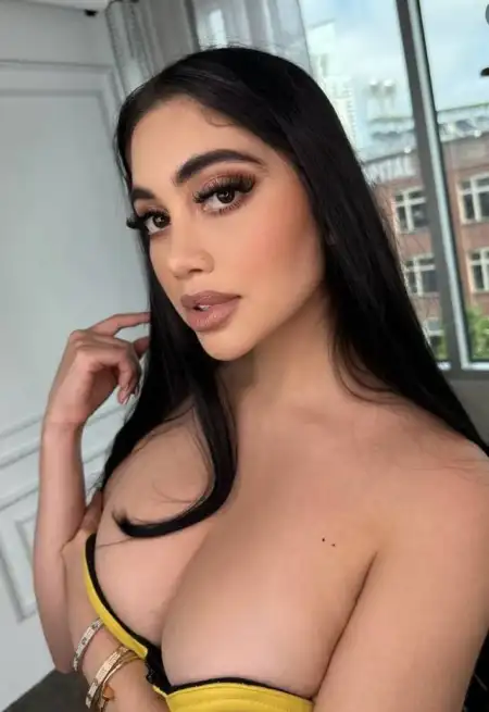 Hot Venezuelan I only accept cash my number 13122**** - 2