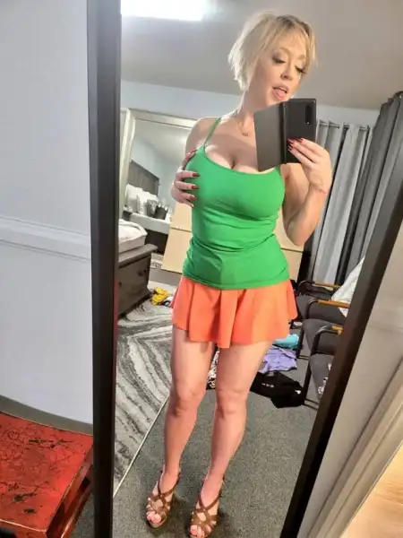 Hot Milf masseuse I’m real💯 and legit💯 I don’t send nudes, I accept payment in person my service is for mature men only🥰😍🦋