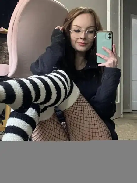 I'm a young independent free lady I offer all services no limitation or restrictions send me a text 44357**** - 3