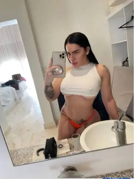 MY WET IS READY TO TAKE IN SOME GOOD  THAT WANT SOME JUICES I OFFER HOME AND YOU CAN HOST AND CARDATE 94823****📱whatsapp - 2