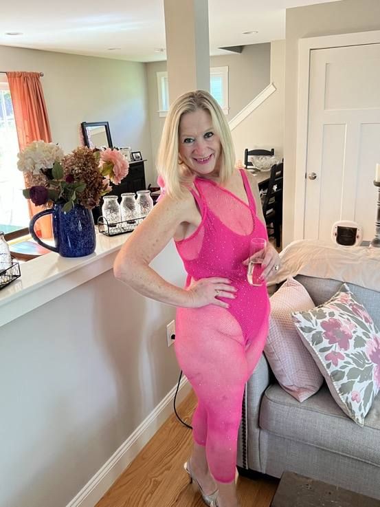 I’m Ashely a licensed massage therapist specializing in providing men with a deeply relaxing, professional, and restorative m - Image 2