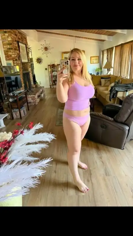 I’m down for fun 🤩 😘😍😈👅