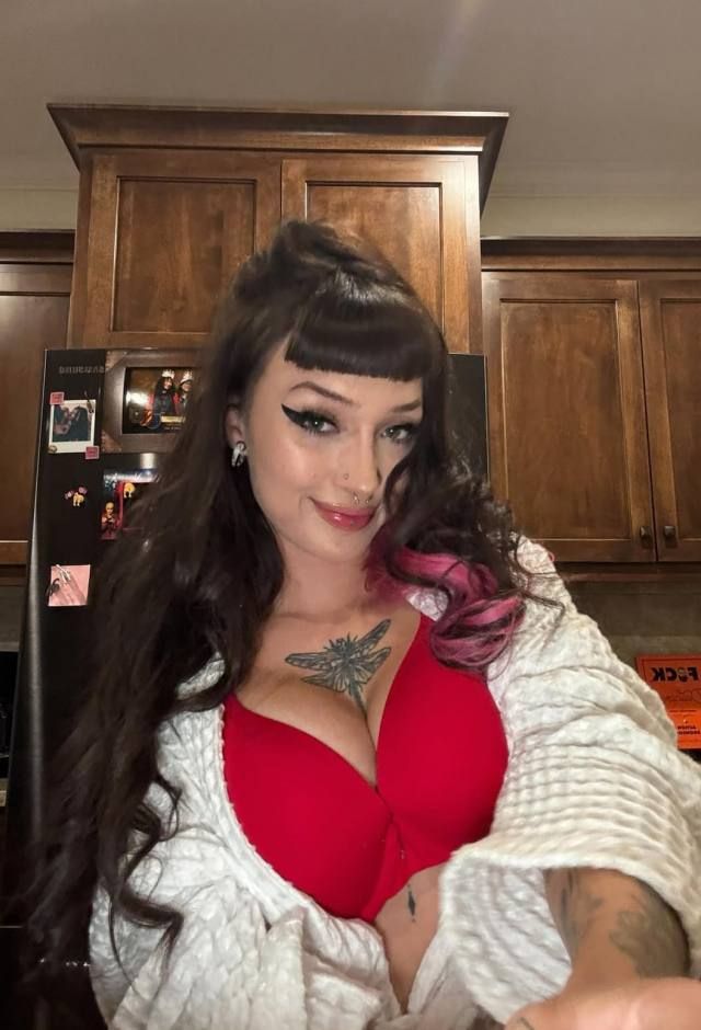 I’M VERY MUCH AVAILABLE TONIGHT FOR HOOKUP. I DO MEETUPS , MASSAGES , SELL KINDS OF DRUGS, PILLS AND WEED!!! - Image 3