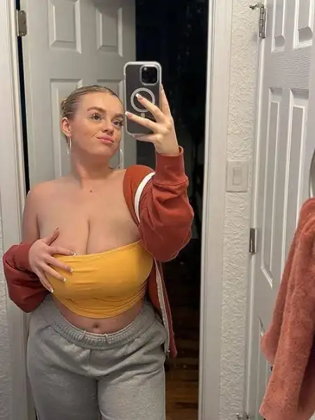HMU I’m available for hookup fun Text before calling 61620**** - 2