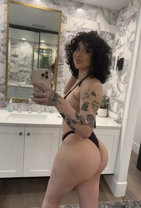 I’m ready to f*ck right now!🍆💦💦 🍑 April always down to fuck 🥶🙈💦🍑 hmu let’s explore🍑 💦💦