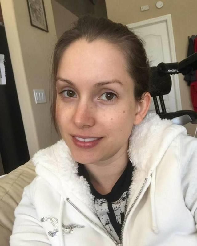 I'M AVAILABLE FOR HOOKUPS - Image 2