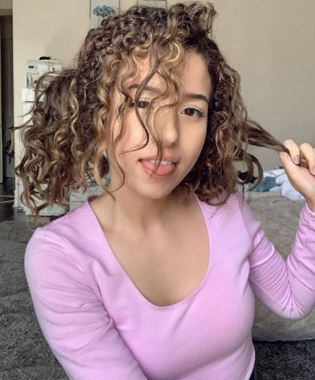 Available for both incall and outcall service - Image 3