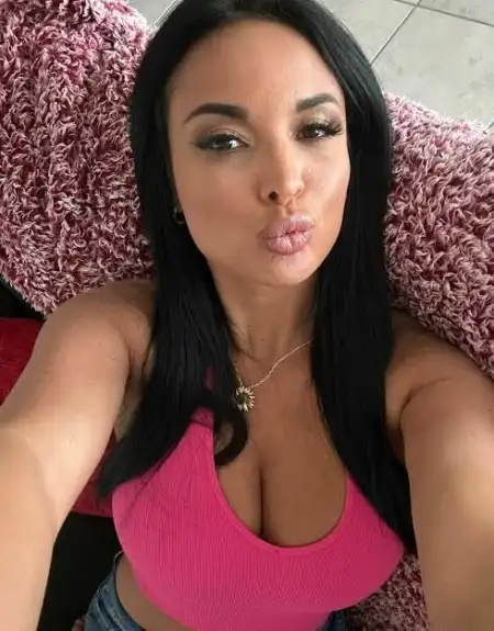 I’m Available for Booking. Professional Escort