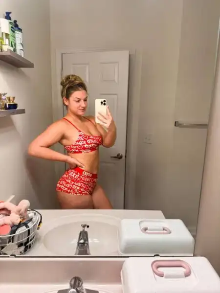 Decent horny lady available - 3
