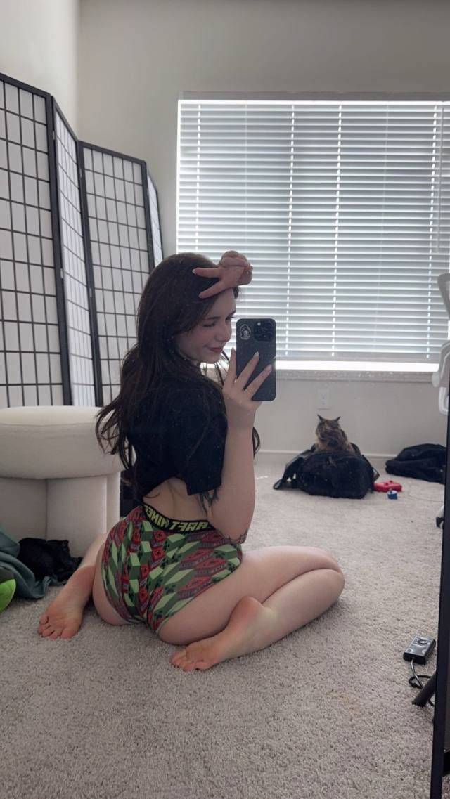 Hi 👋 it’s Megan and I am down to have my cheeks clapped 🤭🍑💦🍆 - Image 3