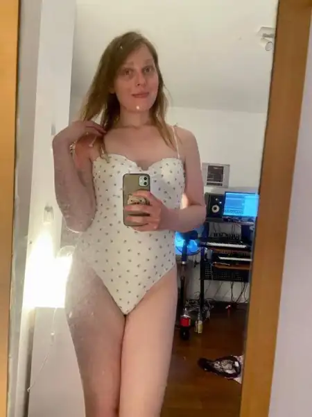 Hi 👋 I am Morgan  I am available for both Incall and outcall service and I charge well