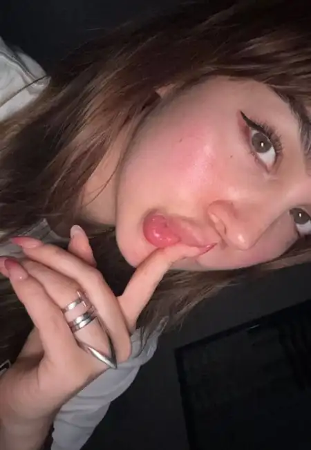 NO PAYMENT REQUIRED- SEXY SINGLE MOM AND TO HAVE FUN - 2