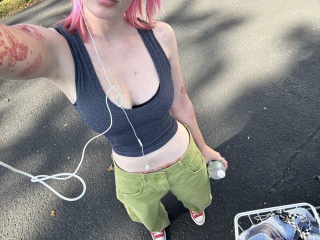 Hey 👋 it’s your girl pinky 🌸. I am down to fuck 🍆💦🍑 - Image 2