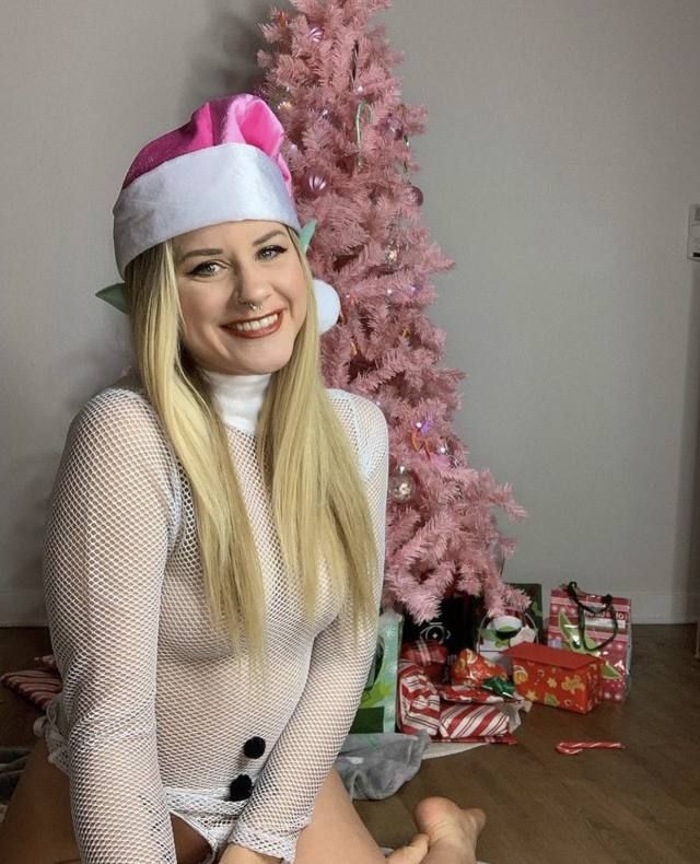 Hot sexy Taylor 🥵 - Image 3