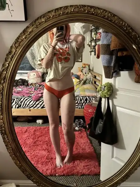 Hey 👋 a night owl here so hit me up let’s hookup 🍑🍆💦 - 2