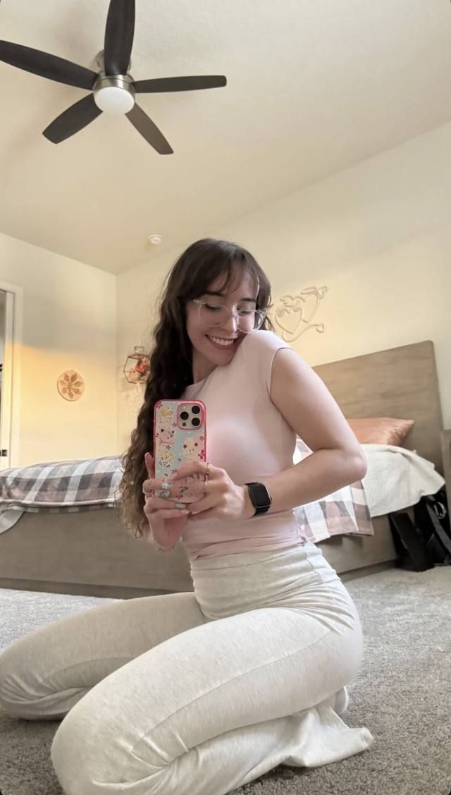 Hi 👋 I am down to fuck and creampie 🍆💦🍑. Hit me up on TELE - Image 3