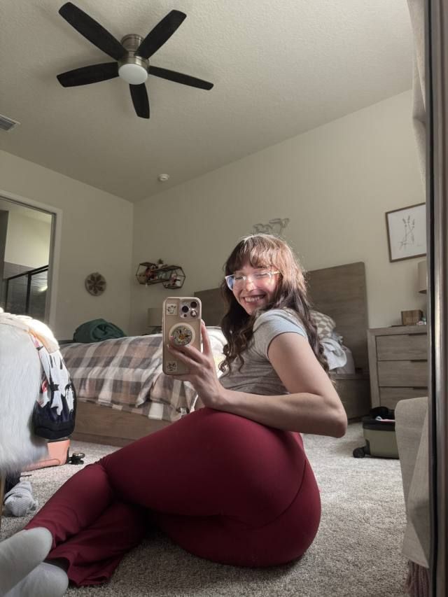 Hey 👋 there, I am down to fuck and creampie 💦🍆🍑 - Image 2