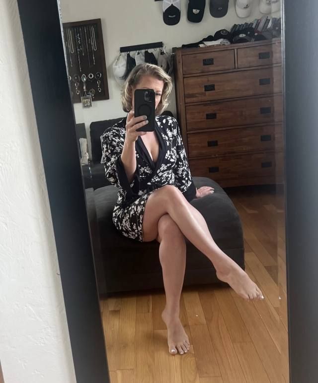 💕 Sexy MILF 👅 around you 💕 - Image 2