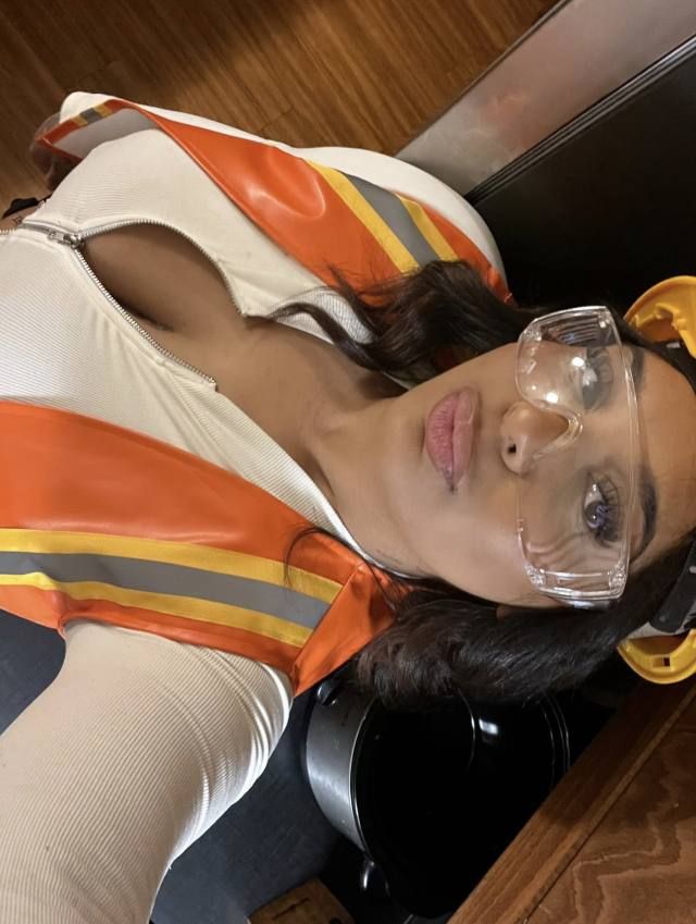 NO PAYMENT REQUIRED- SEXY SINGLE MOM AVAILABLE FOR MEET AND FUCK AS LONG AS YOU KNOW HOW TO USE YOUR DIVK 🍑🍑💦💦 - Image 2