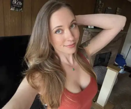 I’m a cute clean DDF white.Single,Female Escort down for hookup🥰❤️.