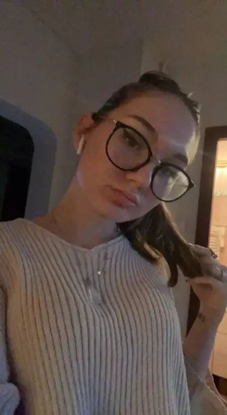 🍓Hello Gentlemen, I'm 25 years 😋 Your sexy Queen.👅 Let me cater to your  needs and fulfill your fantasies.🌹 I offer a sensual - 2