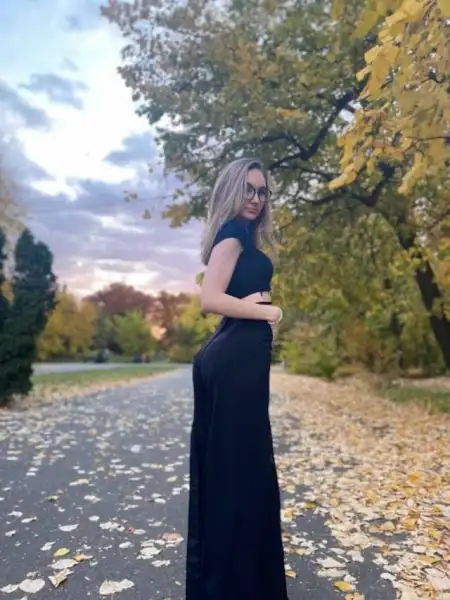 🍓Hello Gentlemen, I'm 25 years 😋 Your sexy Queen.👅 Let me cater to your  needs and fulfill your fantasies.🌹 I offer a sensual - 3