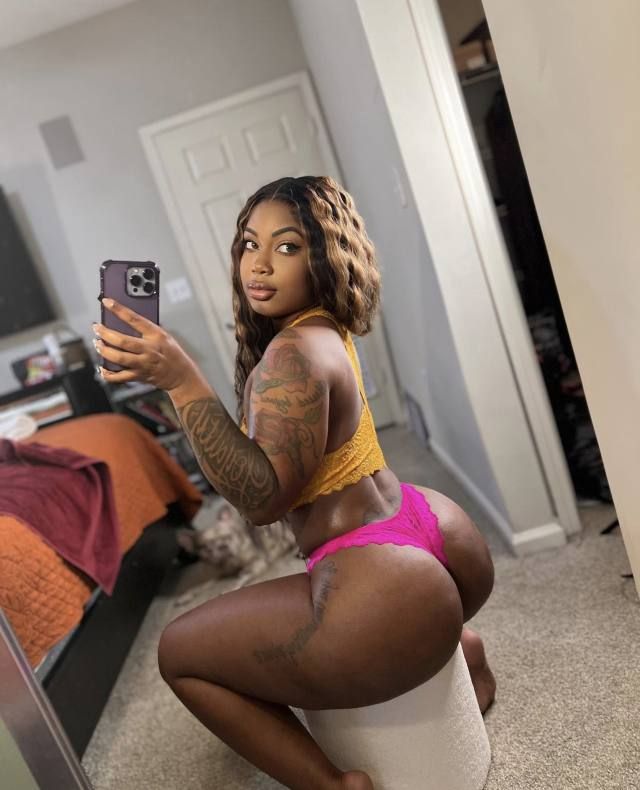 Horny wet pussy - Image 2