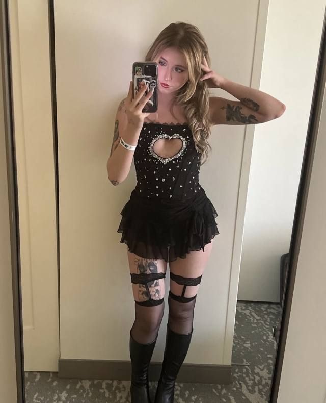 Hi 👋, I am down to fuck and creampie 🍆🍑💦. Send a dm on TELE - Image 3