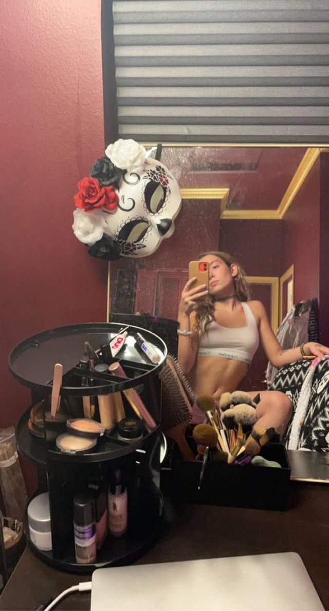 Horny matured girl down to tickle your fantasy 🤤👿 - Image 2