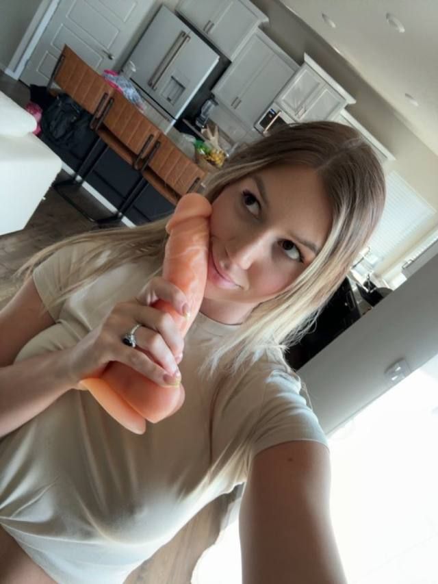 NEwW SEXY YOUNG Elizabeth I’m available for hookup service and all kind funAndsell pics,videos, telegram:@babylovve25 - Image 3