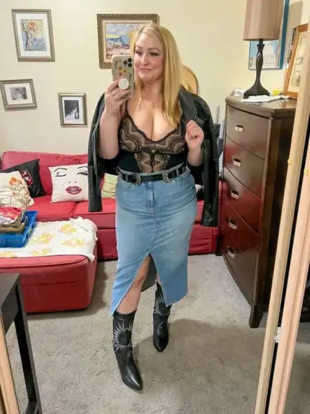 I’m down for fun 🤩 hit me up 👅😍😘😈 - 2