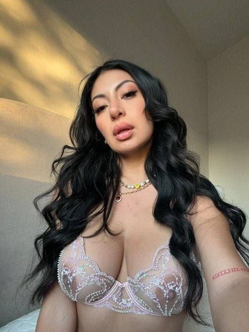 Hi. I'm Olivia💦❤️I'm Elementary school teacher💚I'm a divorced girl💦Best service🖕I want to make you happy,I like Earn money.🫰 - Image 3