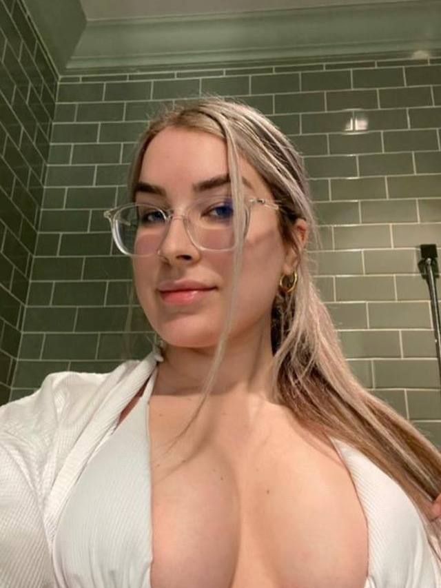 Hey lovebirds! Hii 👋I am Jenny , your massage and fun 💋HMU for more inquires ❤️ - Image 3