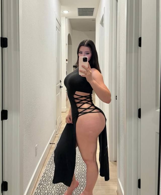 sexy Italian girl is available for hookup 🥰👅😋 - Image 2