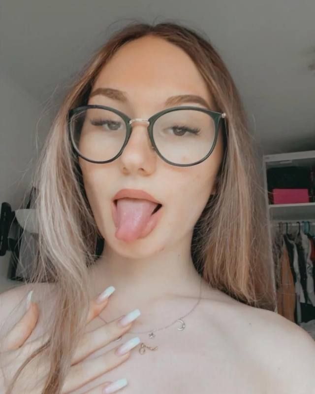 Escort available - Image 2