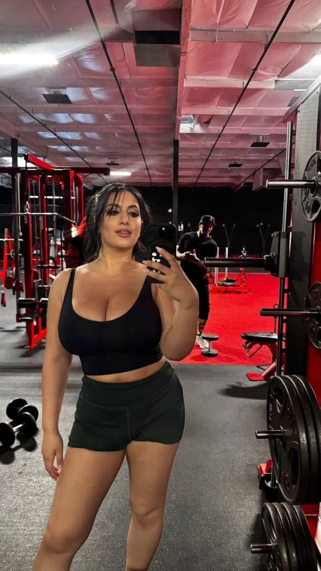 AVAILABLE TO MEET UP NOW 🥰 LICENSED AND DISCREET SERVICES💯 - Image 2