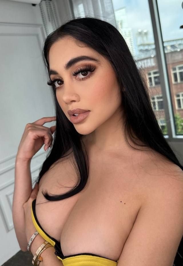 Hot Venezuelan I only accept cash my number +1 3122789376 - Image 2