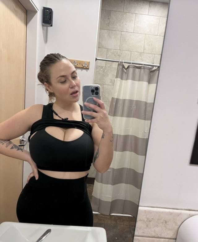 NO PAYMENT REQUIRED- SEXY SINGLE MOM FOR AND FUCK AS LONG AS YOU KNOW HOW TO USE YOUR DIcK 🍑🍑💦 - Image 3