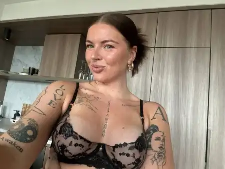 HMU 🤙 I’m Available all day and night let’s have some fun 🤩