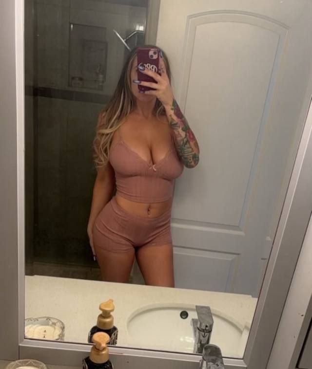 I’m hot and ready to be fucked😋🍆🍑 100% REAL ✅CLEAN WET P***Y 🥰 BIG ASS 🍑💄GFE💄 Anal 🍆🍑AVAILABLE NOW✔✅ - Image 3