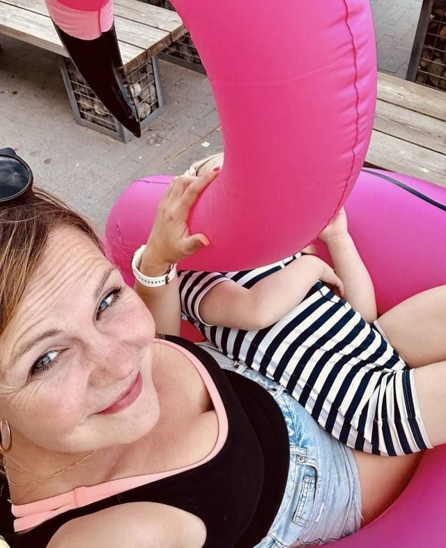 I’M MARRIED WITH TWO KIDS LOOKING FOR FRIENDS WITH BENEFITS AND MORE - Image 2