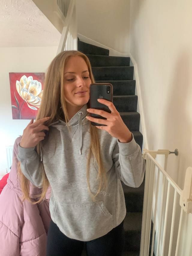 PAYMENT AVAILABLE NOW IN PERSON 💕💕💕 😍😘 AND READY FOR FUN,I’m a horny mature girl, I offer car services and I sell drugs and s - Image 3