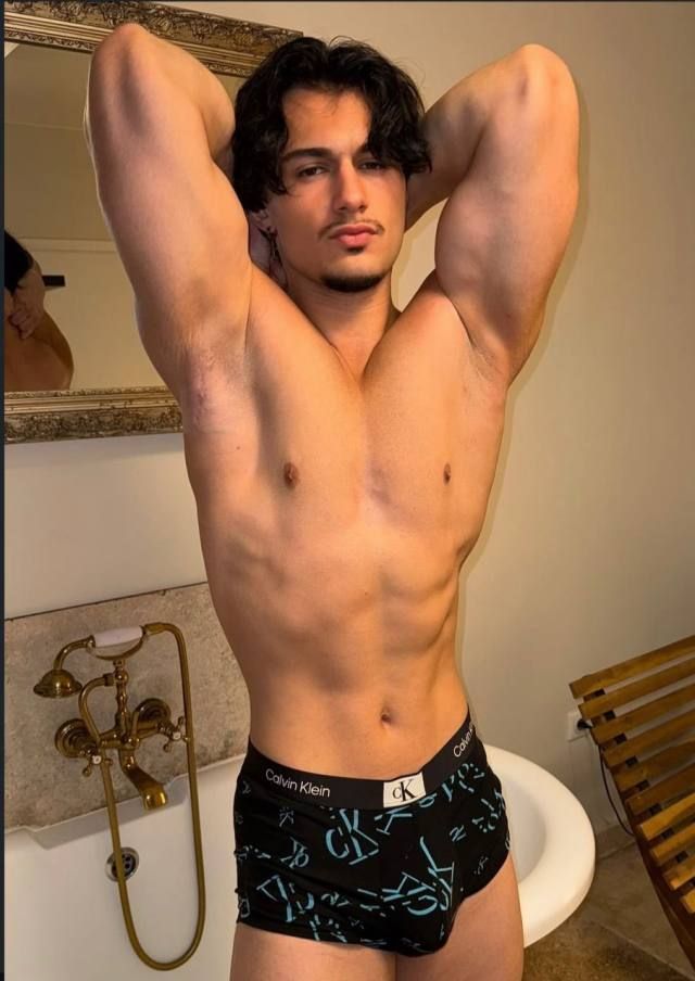 SEXIEST ONE EVER! 💋🏳️‍🌈 - Image 2