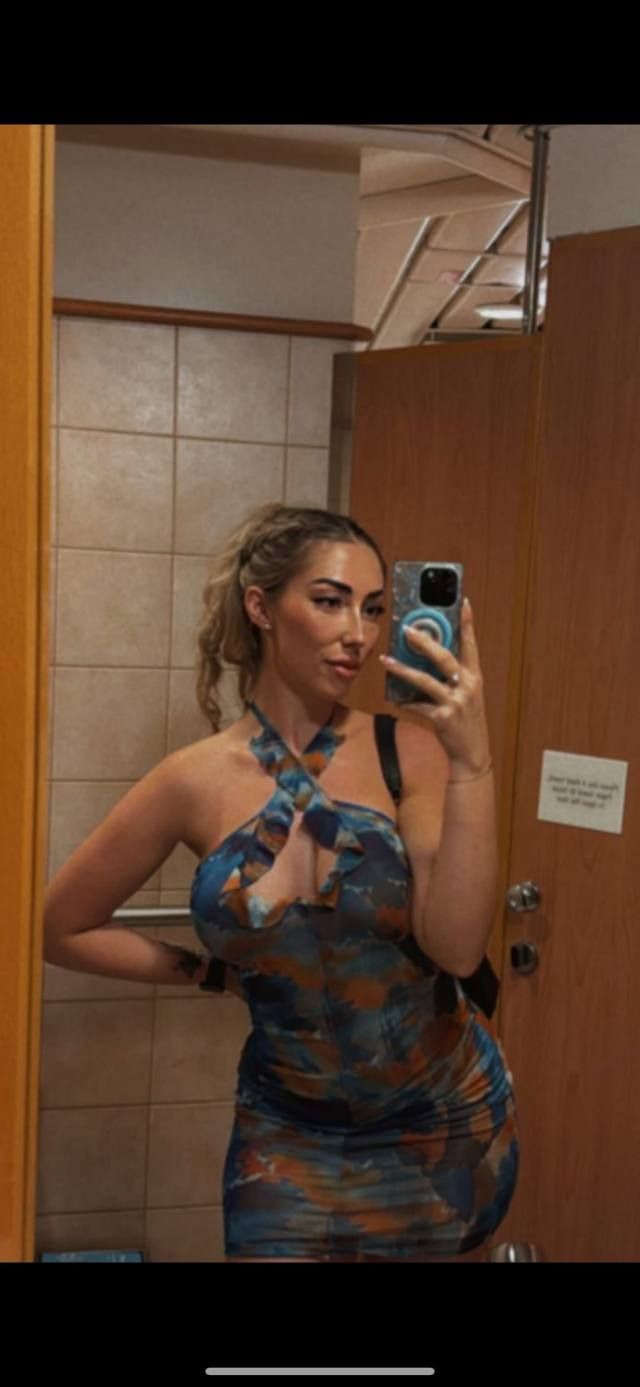 I am seeking a kind, mature man to share life’s next chapter. Dinner on me - Image 2