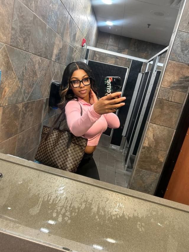 Friends with benefits needed - Image 2