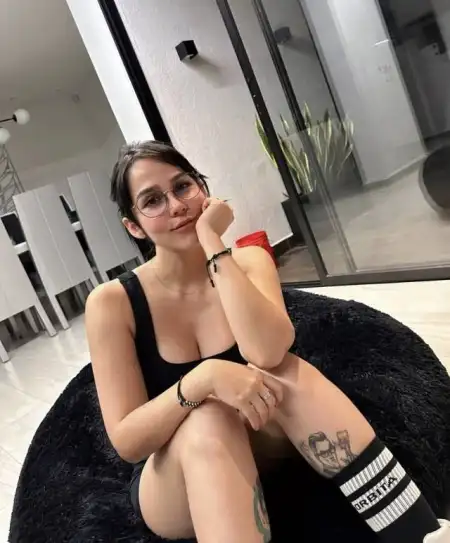 I’m always available for hookup - 3