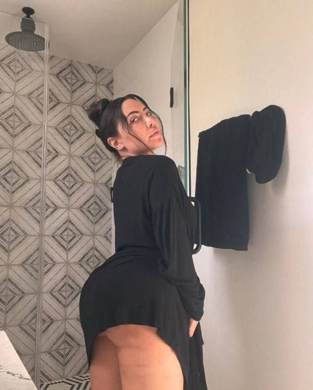 Petite Cuban fire 🔥. Curvy and think in all the right places 😌🥵 - Image 2