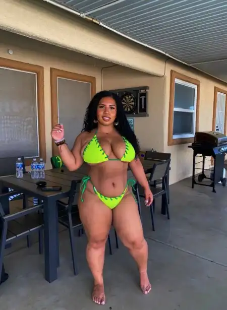 I’m an escort  down to have fun , I give body massage, blow job, nudes pics and videos😇. - 2